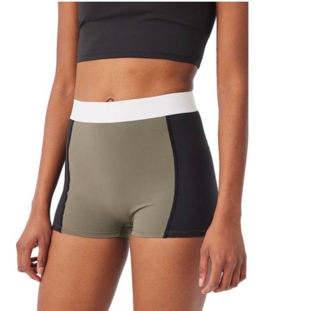 NEW! Outdoor Voices Zoom Bloomer Shorts Tea Tree Black Athletic Small NWT